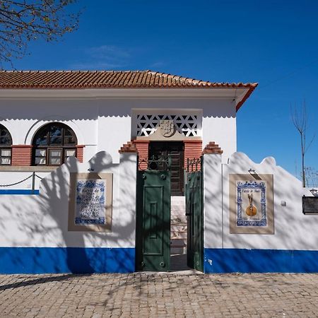 Escola Do Fado Bed & Breakfast Vila Fernando  ภายนอก รูปภาพ