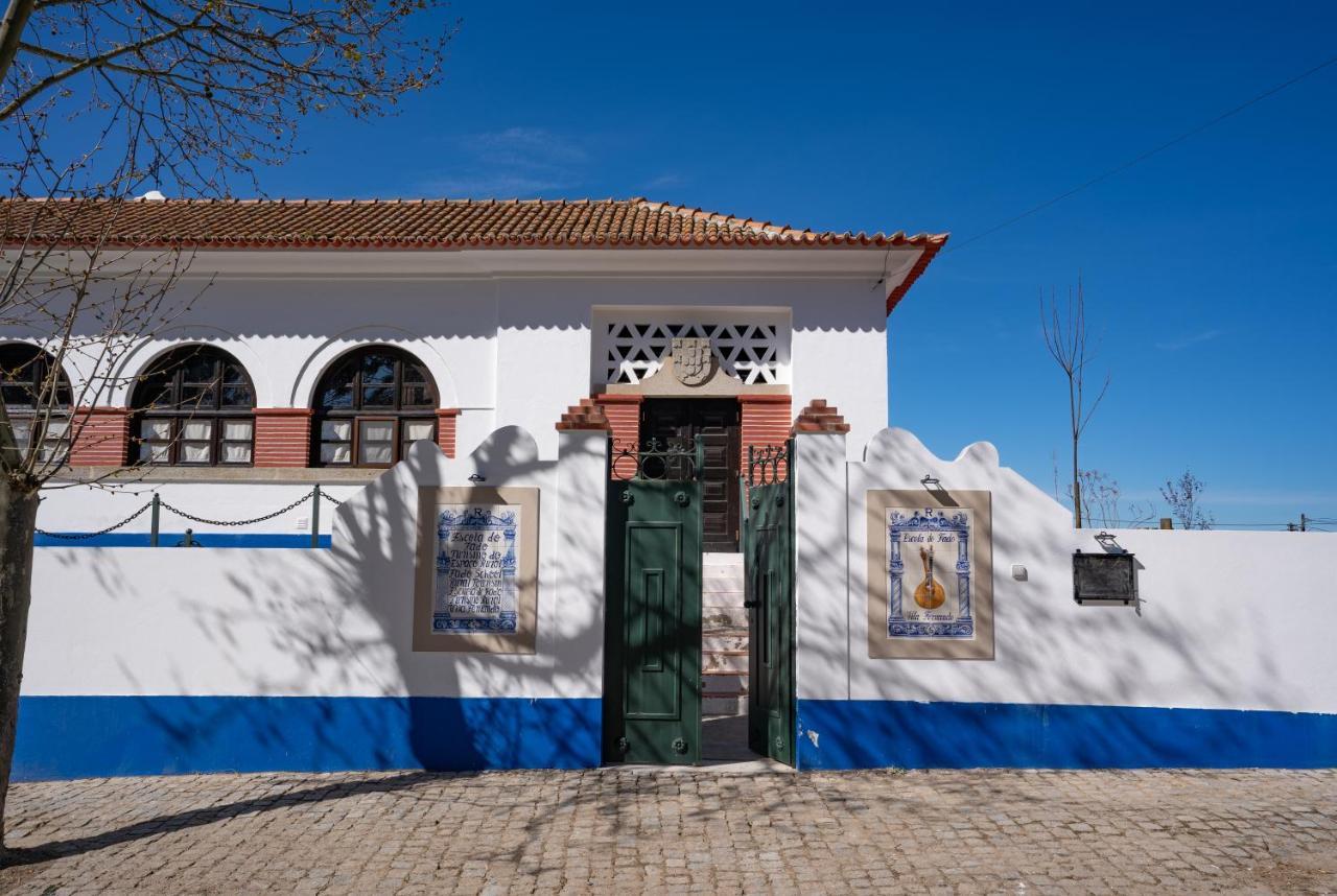 Escola Do Fado Bed & Breakfast Vila Fernando  ภายนอก รูปภาพ