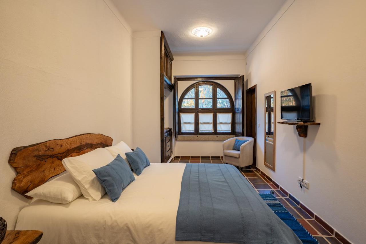 Escola Do Fado Bed & Breakfast Vila Fernando  ภายนอก รูปภาพ